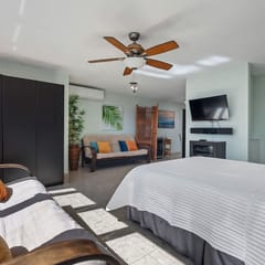 Cozy 4-Guest Studio • Beach & Pool