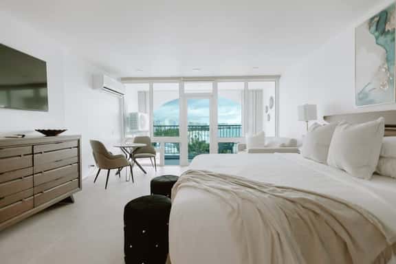 Lux Beachfront Studio Isla Verde - Image 1