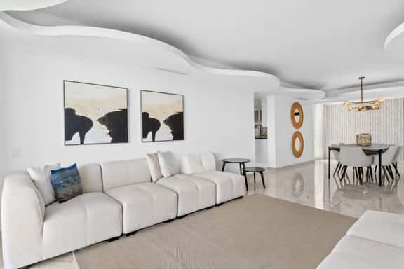 Modern Ocean Front Apt @ESJ - Image 1