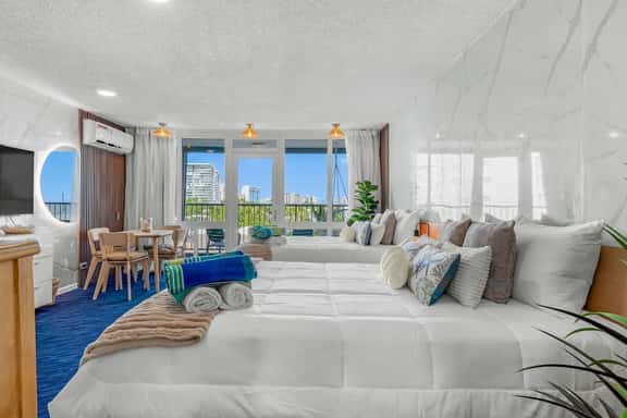 ESJ Beach Studio | 2 Queen Beds + Workstation - Image 1