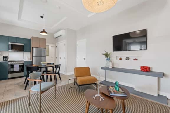 Cozy 2BR in Miramar | Kitchen, Laundry & TVs - Image 1
