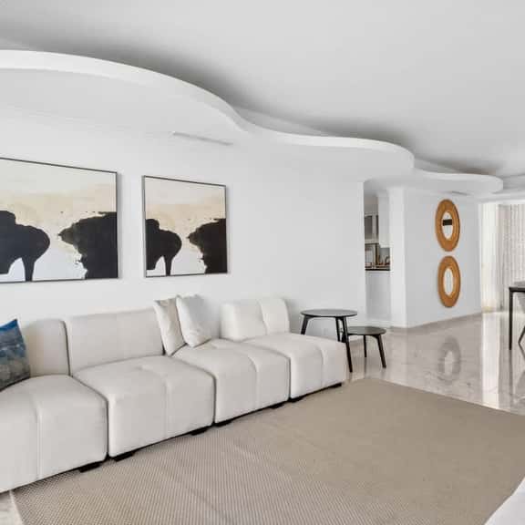 Modern Ocean Front Apt @ESJ - Image 1