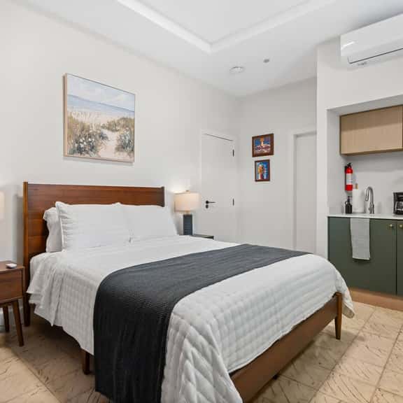 Cozy Miramar Studio | Queen Bed + WorkSpace - Image 1